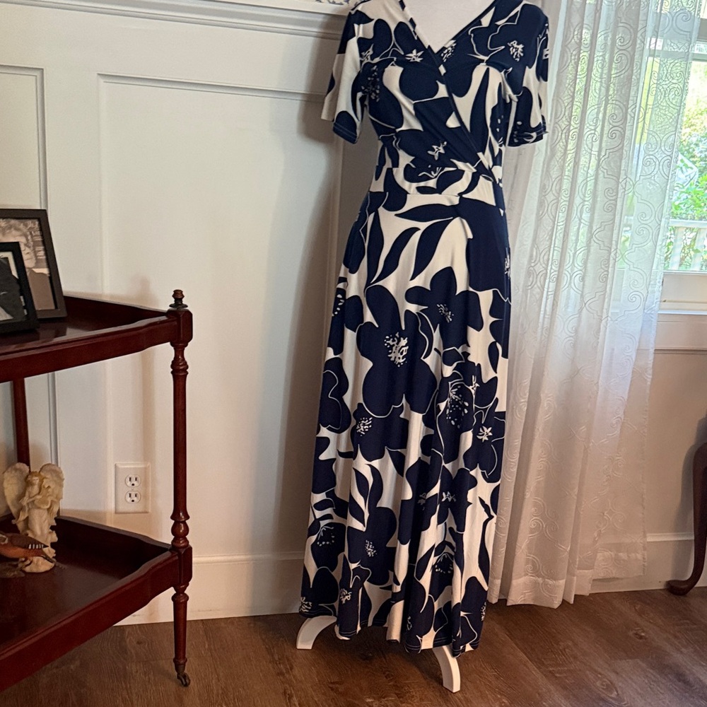 Chic Floral Navy and White Midi Dress